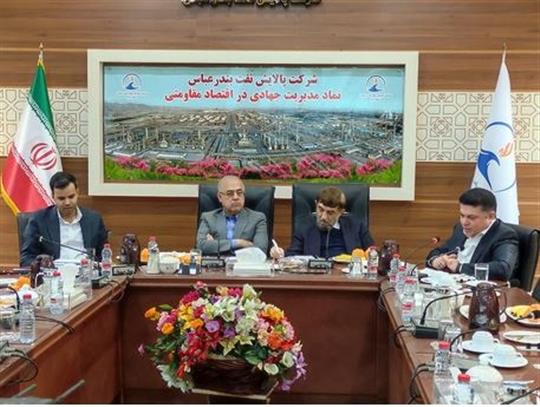 بازدید رئیس گروه اقتصادی دفتر رهبری از طرح ارتقای كیفیت پالایشگاه بندرعباس